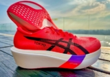 Asics Metaspeed Sky Tokyo – Giày đua siêu nhẹ 170g, tốc độ bùng nổ nhưng thiếu ổn định