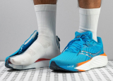 Đánh giá chi tiết Saucony Triumph 22: Lựa chọn lý tưởng cho người chạy bộ đường dài
