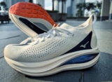 Đánh giá Mizuno Neo Vista 2 – Giày tập đa năng với cảm giác bật mềm và đầy năng lượng