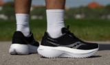 Đánh giá Saucony Kinvara Pro: Giày chạy dài siêu êm với tấm carbon