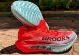 Review Brooks Hyperion Elite 5 – Giày đua carbon ổn định, bền bỉ nhưng thiếu độ bật mạnh
